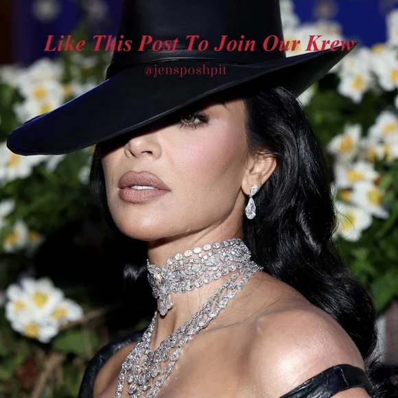 4/8 - Wed - Kardashian Share Group - Picture 2 of 15